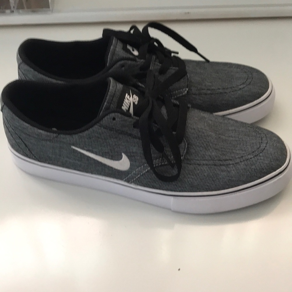 Nike SB Clutch Sneakers - Picture 2 of 8